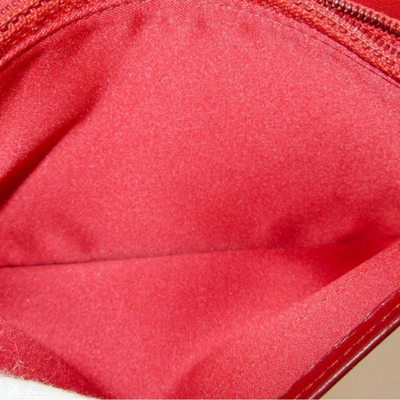 Chanel Wallet - Picture 14 of 17